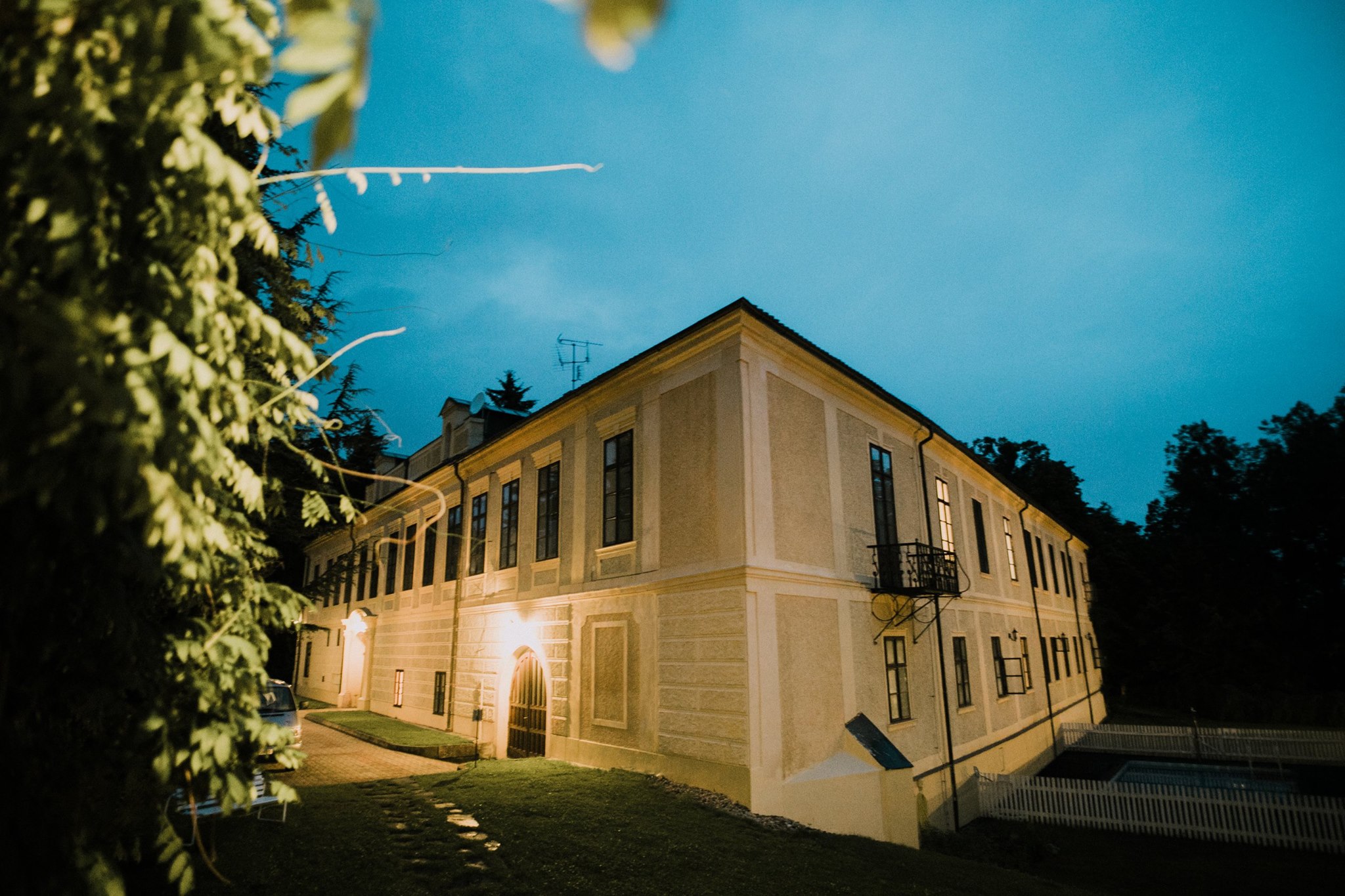 chateau hostacov exter.jpg